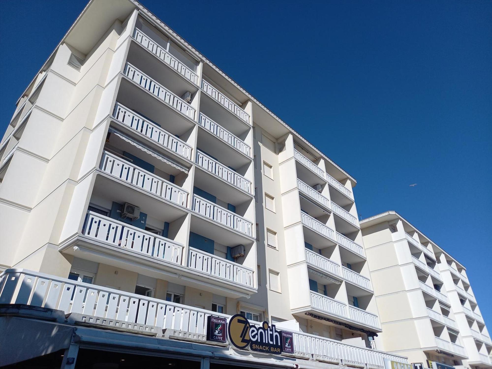 Giulio'S Apartment Bibione Exterior photo